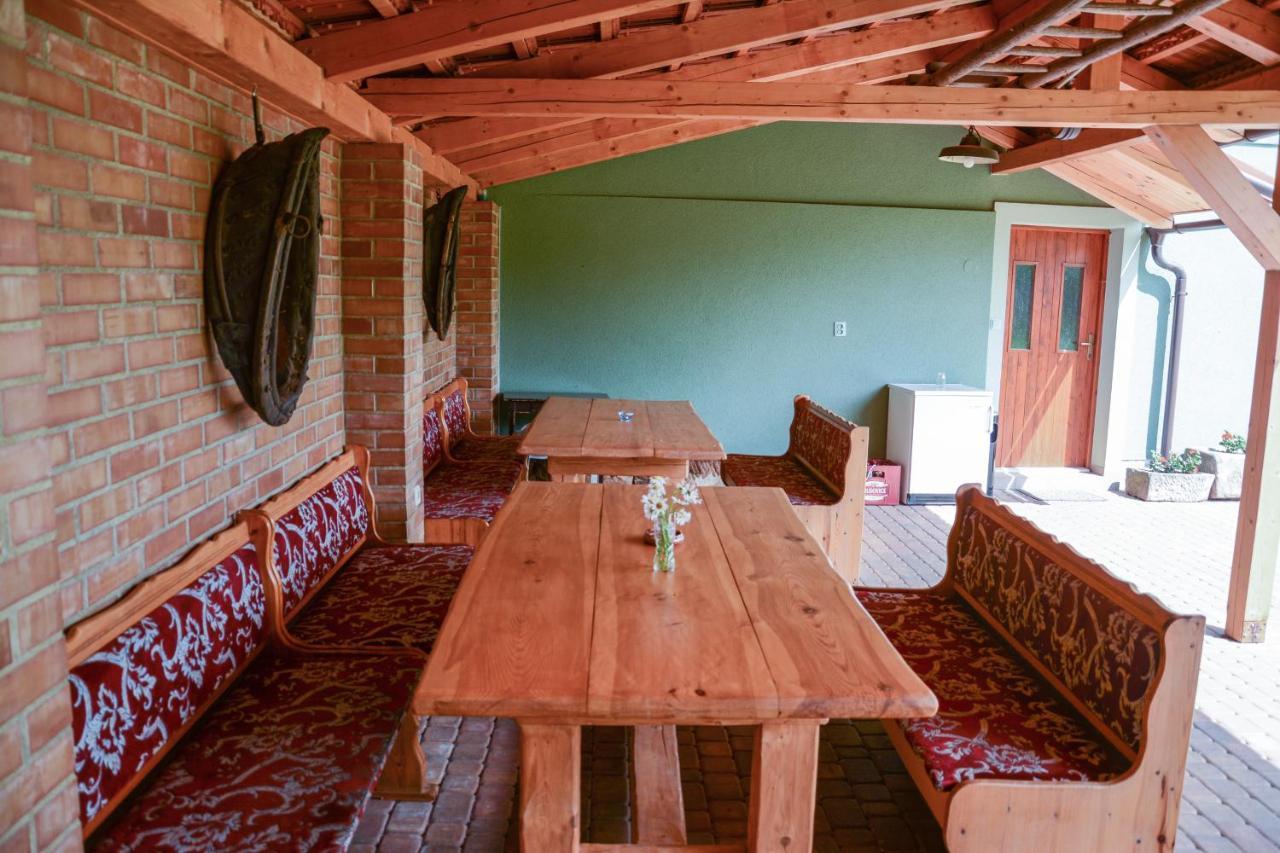 Stovka Bozanov Guest House Bagian luar foto