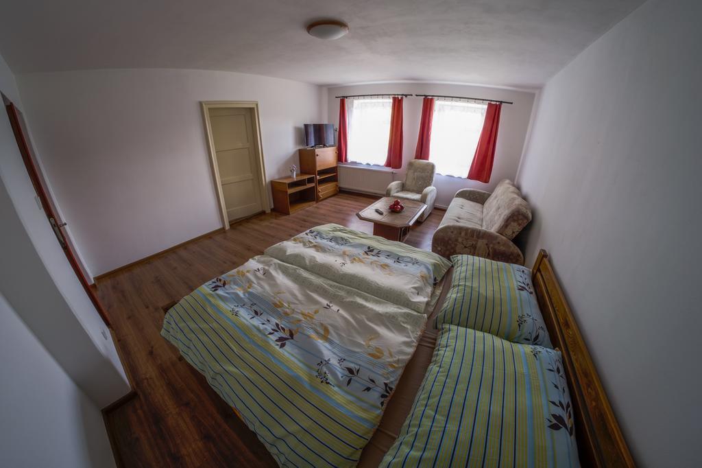 Stovka Bozanov Guest House Bagian luar foto