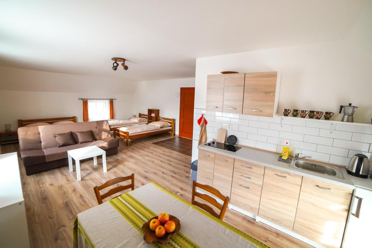 Stovka Bozanov Guest House Bagian luar foto